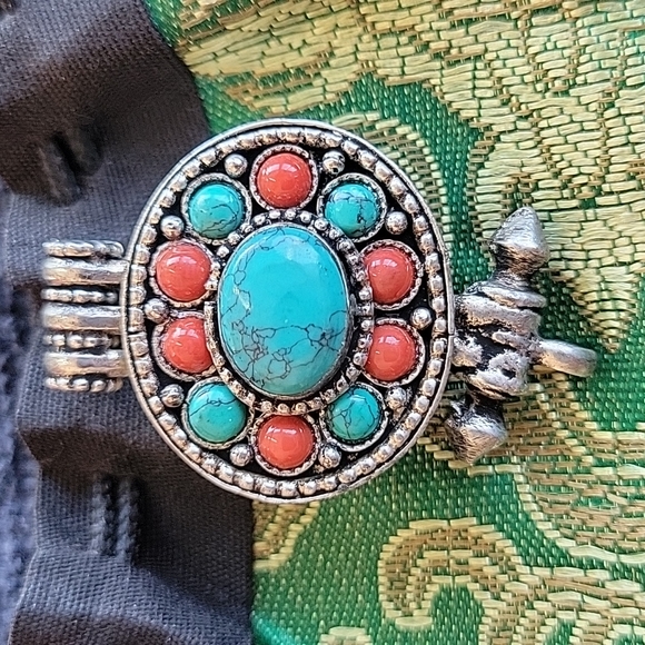 Locket pendant. - Picture 2 of 4